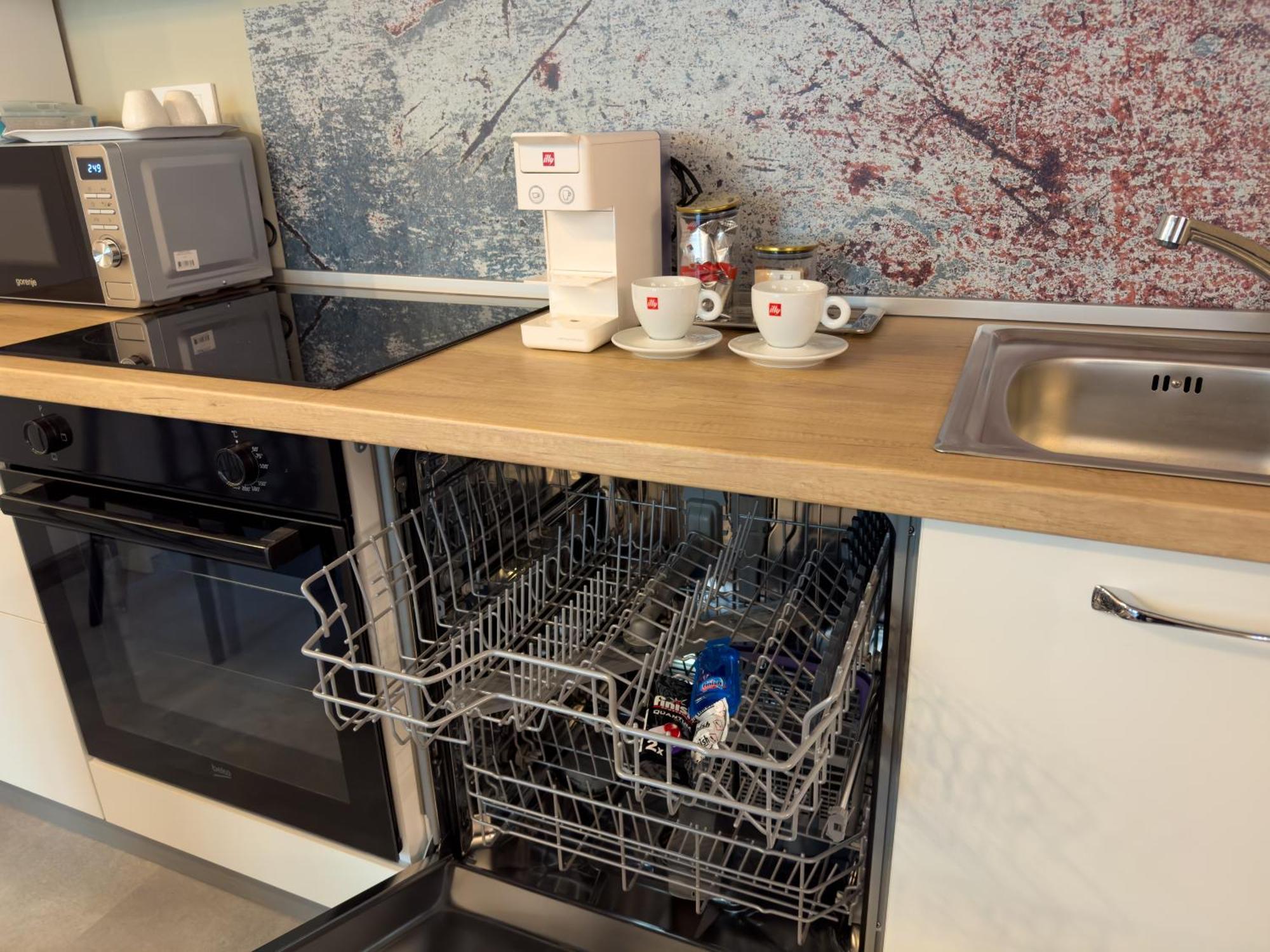 Apartments Adamas ツェリェ エクステリア 写真