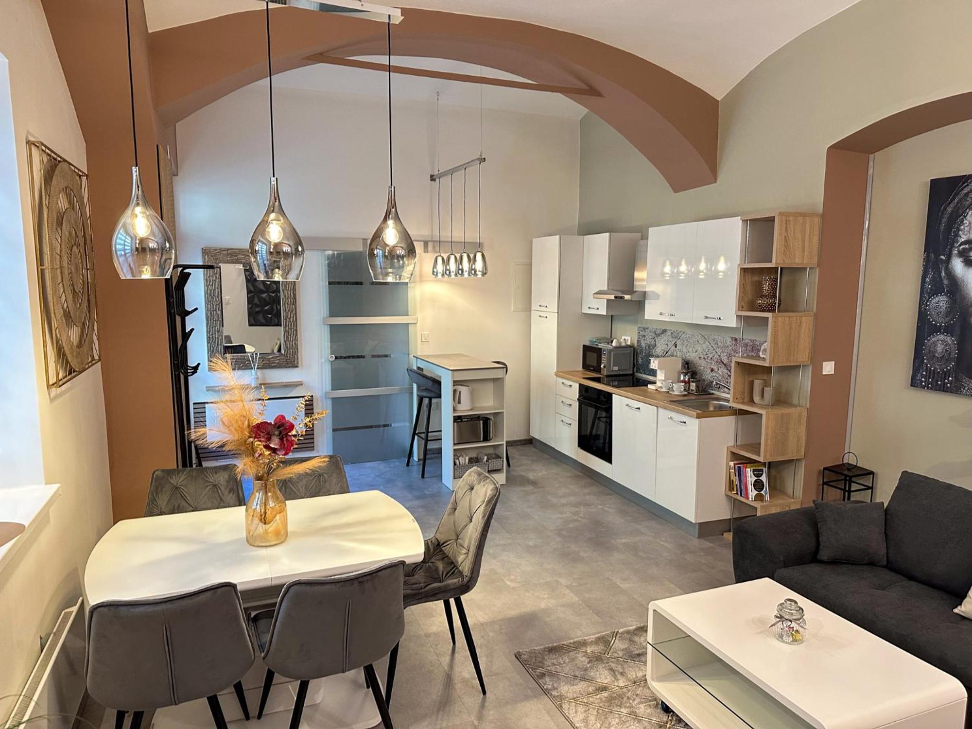 Apartments Adamas ツェリェ エクステリア 写真
