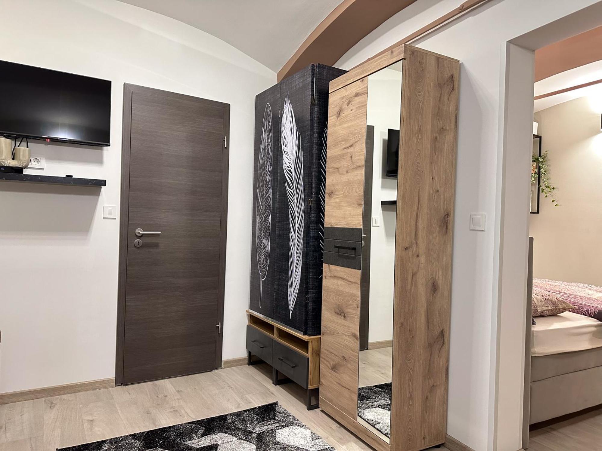 Apartments Adamas ツェリェ エクステリア 写真
