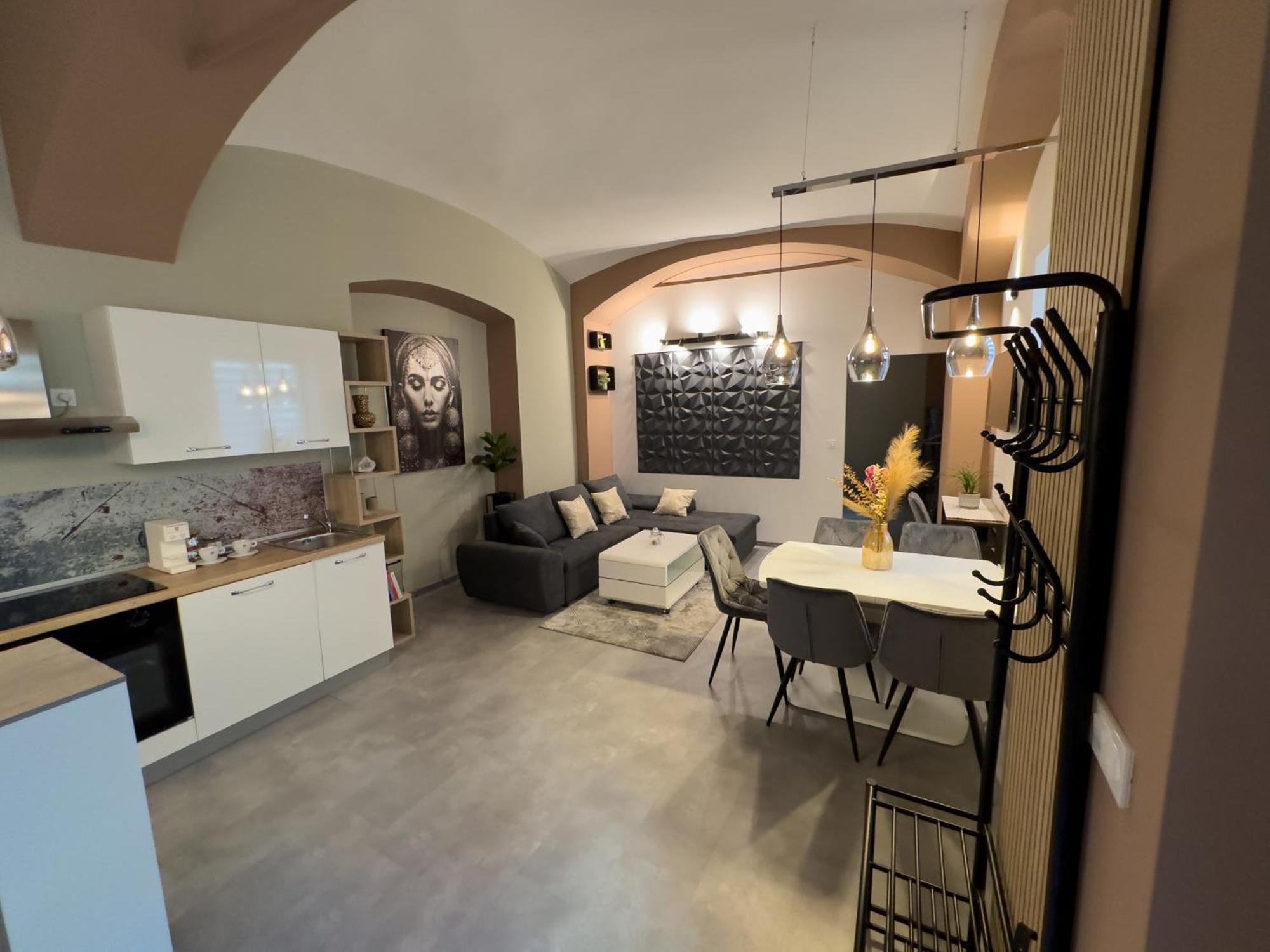 Apartments Adamas ツェリェ エクステリア 写真