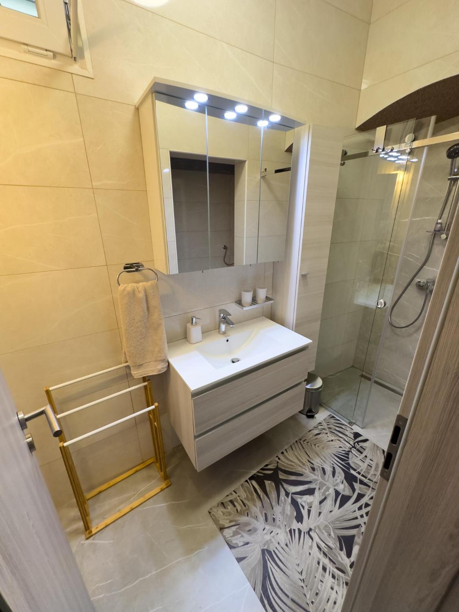 Apartments Adamas ツェリェ エクステリア 写真