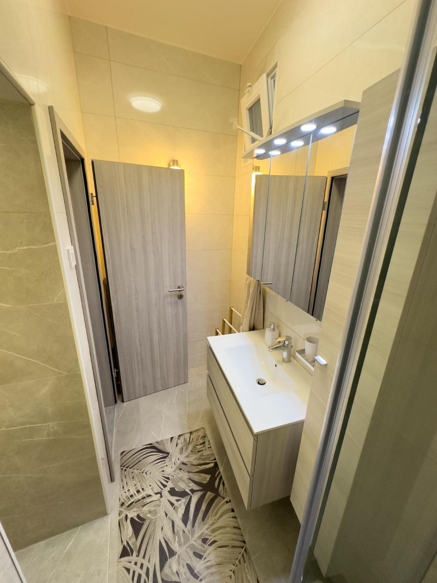 Apartments Adamas ツェリェ エクステリア 写真