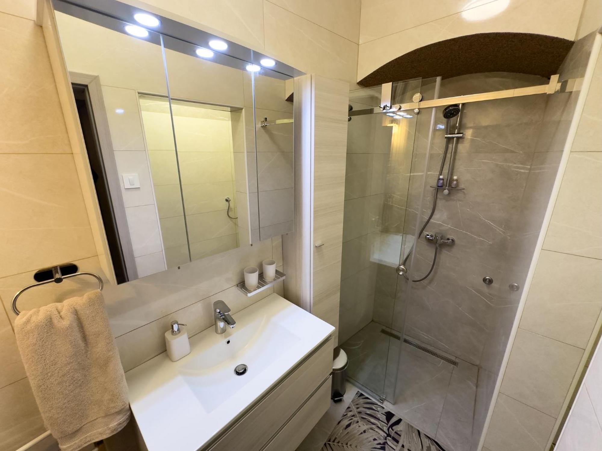 Apartments Adamas ツェリェ エクステリア 写真